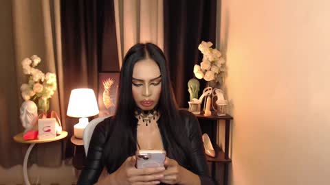 Snapshot of darksoul_mistress chatting on January 2025 03:40:01 PM HAPPY BIRTHDAY MISTRESS MADRIANA online show from January 2025 03:40:01 PM