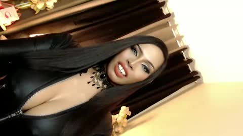 Snapshot of darksoul_mistress chatting on February 2025 04:57:01 PM HAPPY BIRTHDAY MISTRESS MADRIANA online show from February 2025 04:57:01 PM