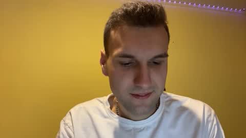 Snapshot of darktempt_ chatting on November 2025 08:19:02 PM Nick online show from November 2025 08:19:02 PM