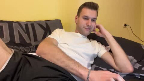 Snapshot of darktempt_ chatting on December 2025 08:18:02 PM Nick online show from December 2025 08:18:02 PM