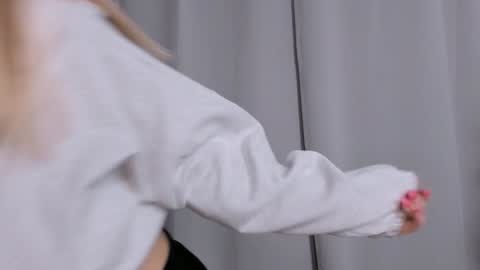 lina online show from December 2024 11:42:01 PM