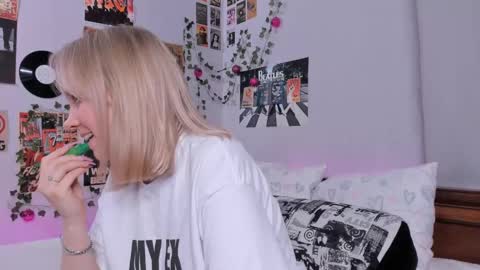 lina online show from February 2025 11:43:01 PM