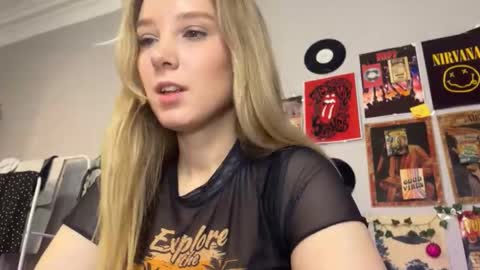 lina online show from September 2025 09:15:01 PM