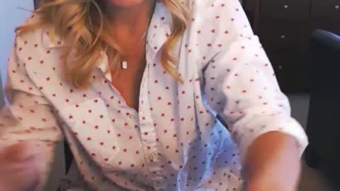 Snapshot of darlingd77 chatting on January 2025 02:45:01 PM DarlingD online show from January 2025 02:45:01 PM