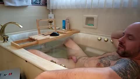 Snapshot of davecomplet chatting on December 2025 01:27:02 PM Dave online show from December 2025 01:27:02 PM