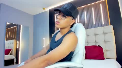 Snapshot of daviid_18_ chatting on February 2026 01:40:01 PM DAVID online show from February 2026 01:40:01 PM