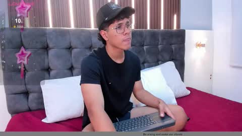 Snapshot of daviid_18_ chatting on February 2026 02:36:01 PM DAVID online show from February 2026 02:36:01 PM