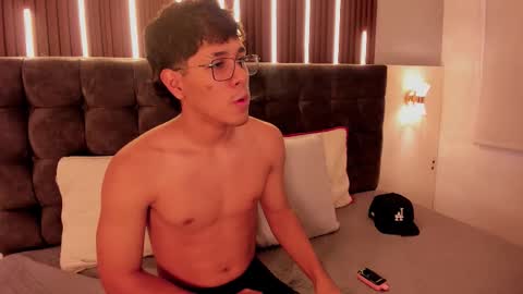 Snapshot of daviid_18_ chatting on February 2026 01:54:02 PM DAVID online show from February 2026 01:54:02 PM