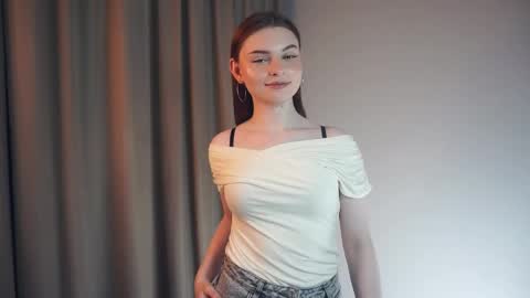 Louise online show from April 2026 10:12:02 PM