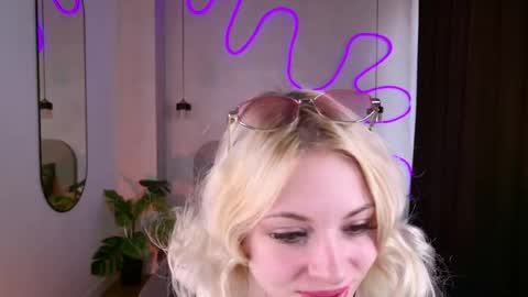 Snapshot of dayicutie chatting on May 2026 07:16:02 AM Kylie online show from May 2026 07:16:02 AM