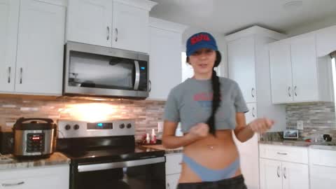 Snapshot of dazeydo chatting on October 2025 03:07:01 PM Dazey online show from October 2025 03:07:01 PM