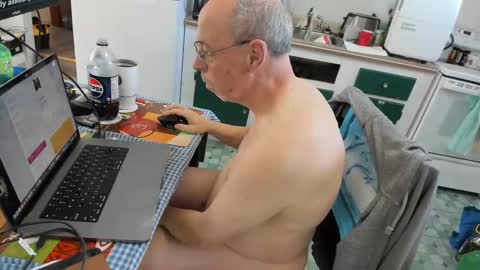 Snapshot of dbpit65 chatting on December 2024 05:16:01 PM Daniel online show from December 2024 05:16:01 PM