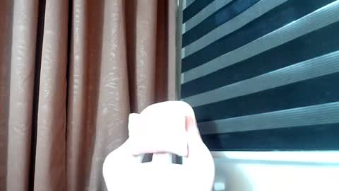 Snapshot of de_amore chatting on October 2025 11:43:01 PM Angel online show from October 2025 11:43:01 PM