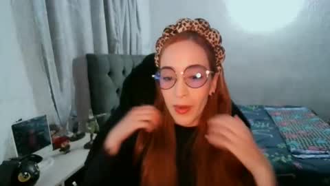 Snapshot of dear_juliet chatting on December 2025 11:21:01 PM Juliet online show from December 2025 11:21:01 PM