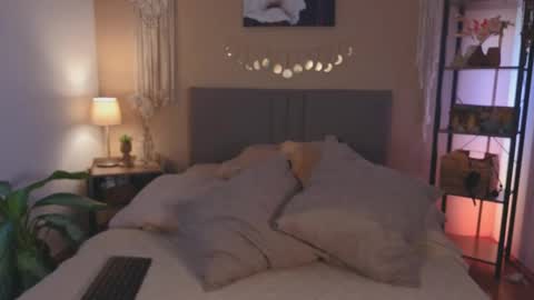 Moa . online show from April 2026 01:53:02 PM