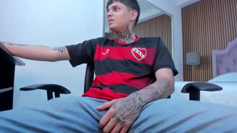 Snapshot of declan_fox chatting on October 2025 04:42:01 AM declan_fox online show from October 2025 04:42:01 AM