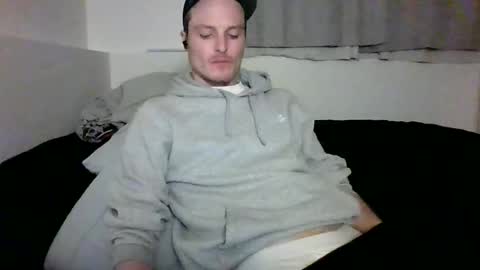 Dee4dayz online show from May 2026 03:01:01 AM