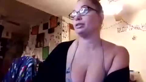 Snapshot of deedeemarie02 chatting on November 2025 02:17:01 PM Deedeemarie02 online show from November 2025 02:17:01 PM