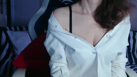 Snapshot of deessedivine chatting on January 2025 04:26:01 PM KamiDevi online show from January 2025 04:26:01 PM