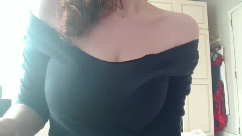 Snapshot of deessedivine chatting on February 2025 01:01:01 PM KamiDevi online show from February 2025 01:01:01 PM