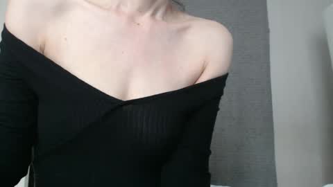 Snapshot of deessedivine chatting on September 2025 02:18:01 PM KamiDevi online show from September 2025 02:18:01 PM