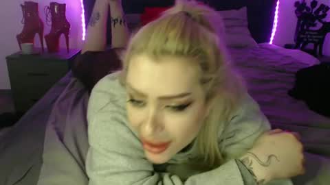 Snapshot of deewhitee chatting on December 2024 05:18:02 PM Jenna online show from December 2024 05:18:02 PM