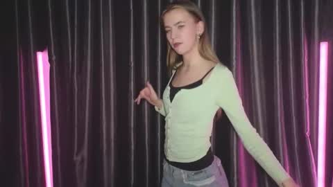 Rochel online show from November 2025 08:20:01 PM