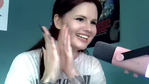 dellacrush_ online show from February 2025 01:50:01 PM