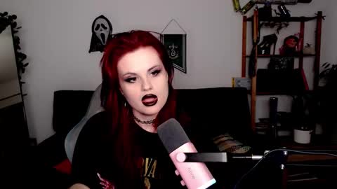 dellacrush_ online show from November 2025 06:40:02 PM