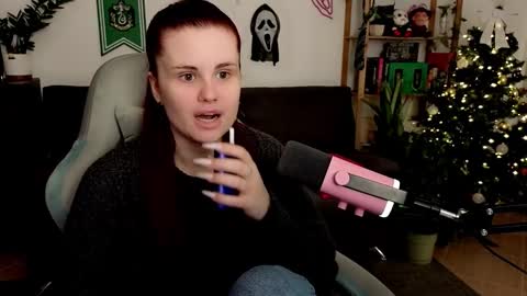 dellacrush_ online show from December 2025 06:05:02 PM