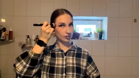 Delphaswindler online show from April 2026 12:30:01 PM