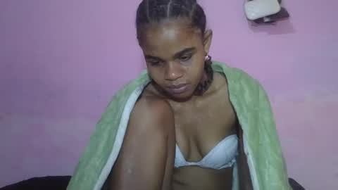 delphine online show from May 2026 05:02:02 AM