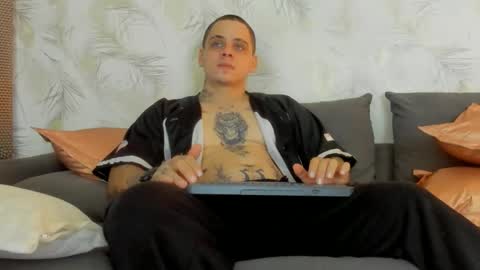 dennis munera online show from February 2025 11:38:02 AM