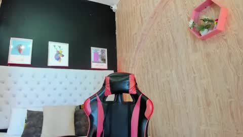 Snapshot of dennyzeans chatting on December 2025 11:30:02 AM dennyzeans online show from December 2025 11:30:02 AM