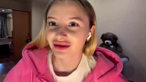 Vi  Victoria online show from October 2025 02:40:02 PM