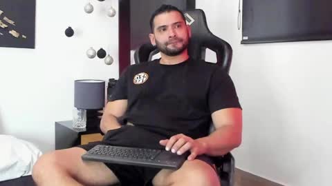 Snapshot of dereck_vega chatting on December 2024 10:16:02 PM Dereck Vega online show from December 2024 10:16:02 PM