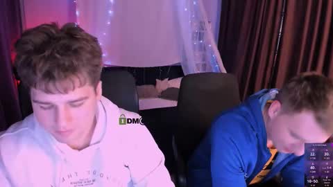 derek_hawk_ online show from December 2025 08:05:02 PM