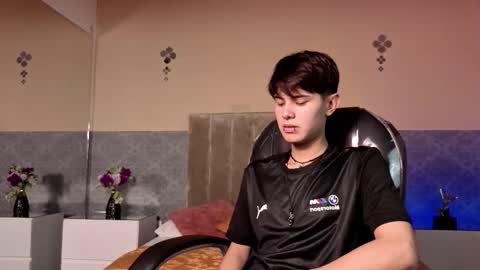 derek_sinn online show from February 2026 08:25:02 PM