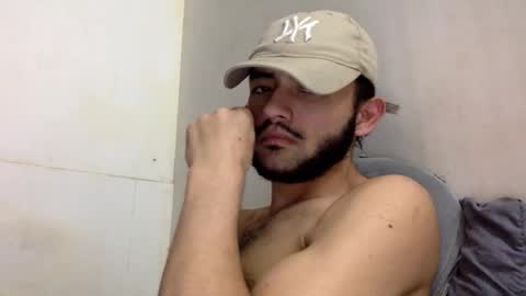 Snapshot of derek_smiith chatting on October 2025 03:37:01 AM Derek smiith online show from October 2025 03:37:01 AM