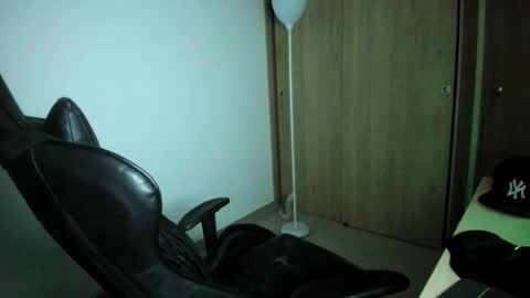 derekmuller11 online show from April 2026 01:45:01 AM