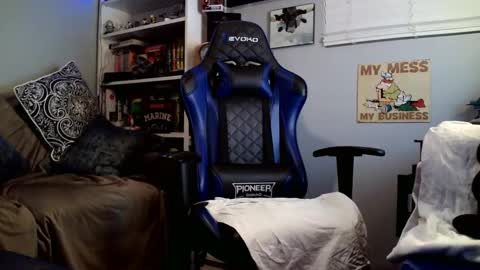 Snapshot of desertknight56 chatting on January 2025 02:33:02 AM D K online show from January 2025 02:33:02 AM