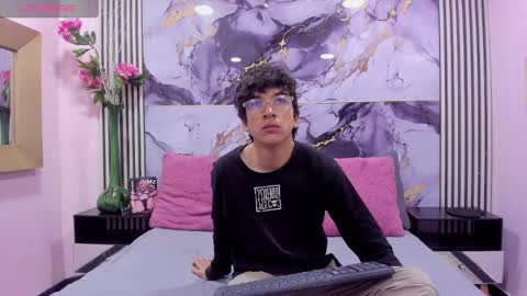 Snapshot of desire_ecstasy chatting on October 2025 01:09:01 PM desire_ecstasy online show from October 2025 01:09:01 PM