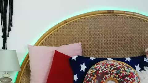 Snapshot of desirehellen chatting on January 2025 11:33:01 PM HellenMoon online show from January 2025 11:33:01 PM