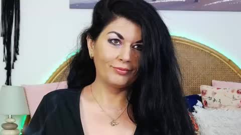 Snapshot of desirehellen chatting on January 2025 08:26:02 PM HellenMoon online show from January 2025 08:26:02 PM