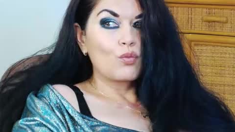 Snapshot of desirehellen chatting on September 2025 09:14:02 PM HellenMoon online show from September 2025 09:14:02 PM