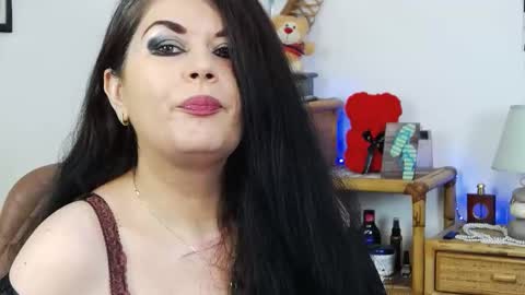 Snapshot of desirehellen chatting on November 2025 08:46:02 AM HellenMoon online show from November 2025 08:46:02 AM