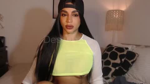 Snapshot of destinnemil chatting on June 2026 11:31:01 AM Destinne Mill online show from June 2026 11:31:01 AM