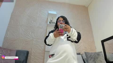 Snapshot of destinysins chatting on May 2026 01:08:02 PM Destinysins online show from May 2026 01:08:02 PM