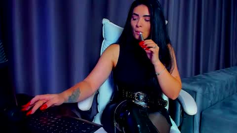 Snapshot of devashaqueen chatting on December 2025 10:24:02 AM Devasha online show from December 2025 10:24:02 AM