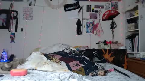 Snapshot of devilg1rl chatting on January 2025 03:00:01 AM poutyangel online show from January 2025 03:00:01 AM